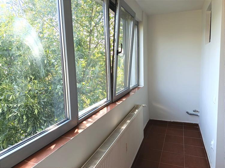 Vanzare apartament 3 camere, renovat complet, Piata Minis / Titan