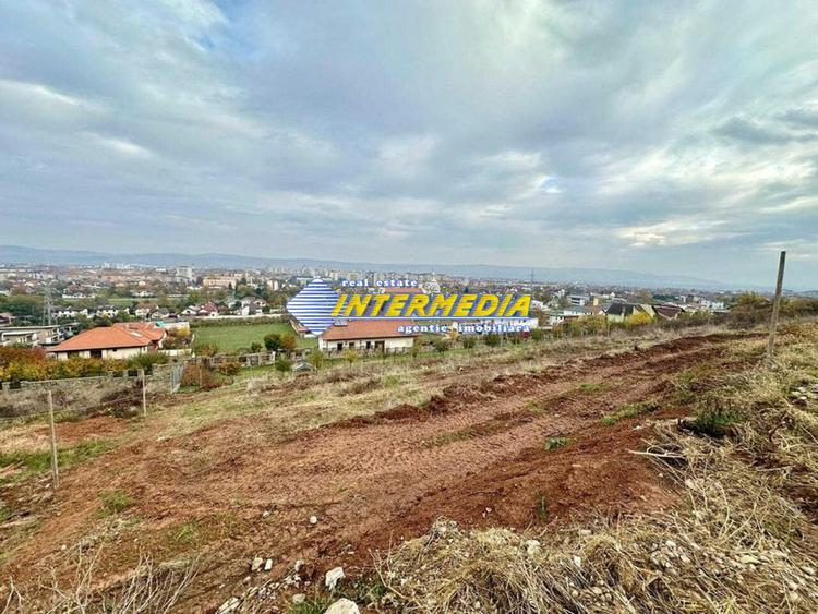 Teren intravilan 1068 mp cu toate utilitatile in Cetate