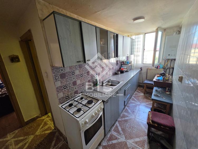 Apartament 2 camere semidecomandat.