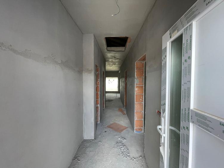 Duplex pe parter - 3 camere -Mosnita Noua