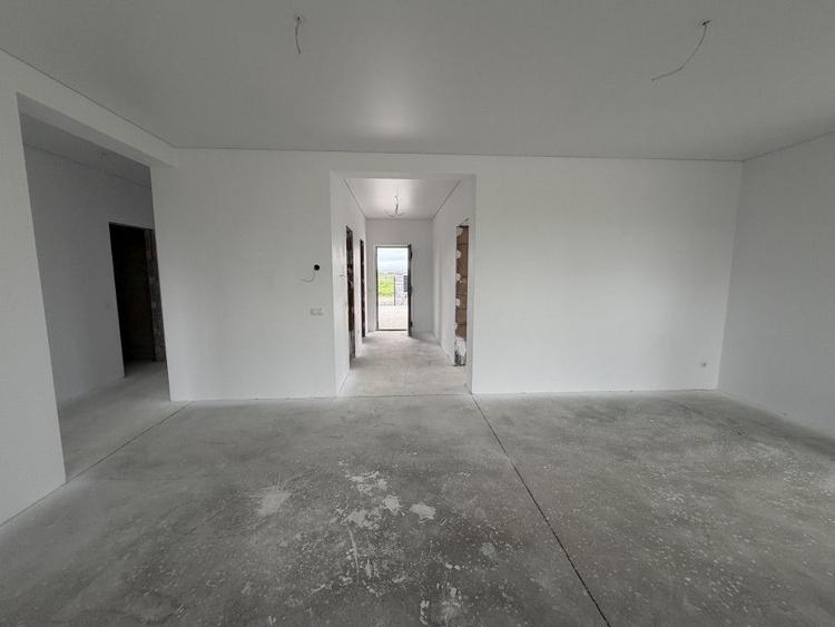 Casa tip duplex , curte libera 340 mp, Cristian