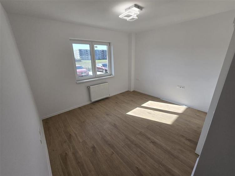 Apartament 3 Camere | Zona Tractorul | 2 Balcoane | NOU