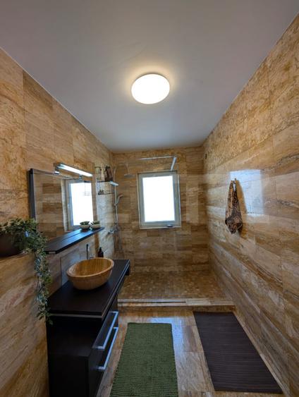 Penthouse cu 4 camere, 165 mp, terasa de 150 mp, 2 parcari, zona Stejarului