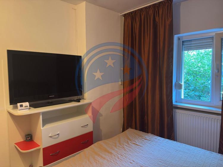Garsonieră de 40 mp transformată în 2 camere – de închiriat
