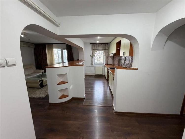 Apartament 3 camere, etaj 2, 75mp, zona Centrala , mobilat si utilat