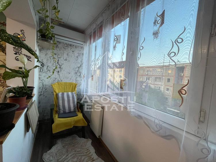 Apartament cu 3 camere, decomandat, 2 bai , 2 balcoane,zona Soarelui