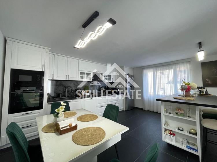 Casa INDIVIDUALA 4 camere, pivnita, panouri fotovoltaice -Sibiu