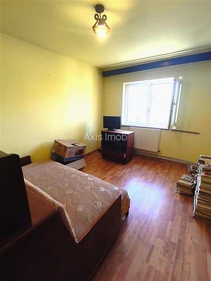 Apartament 3 camere conf 1 decomandat zona Centru - 3
