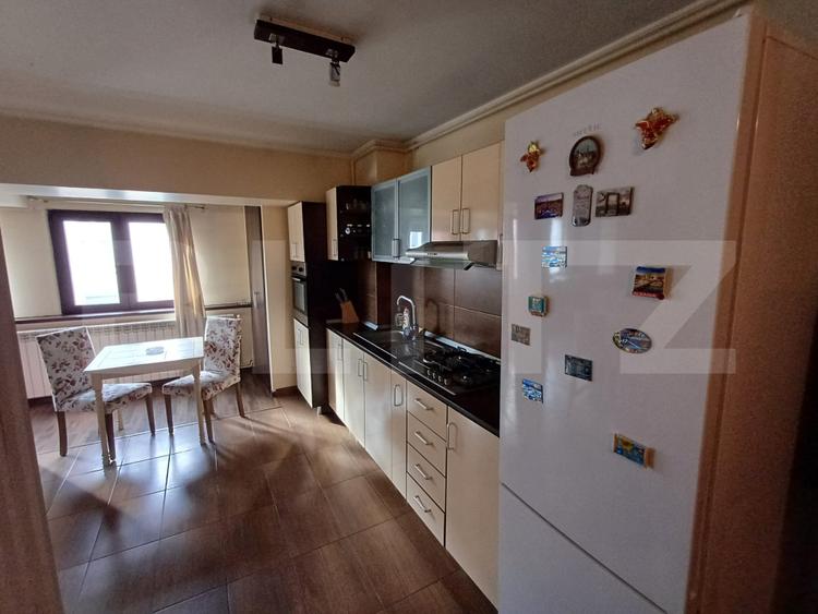 Apartament de inchiriat, cu 2 camere, 63 mp, decomandat, zona pietonala