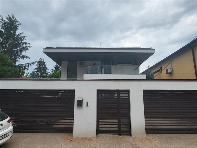 Vila eleganta P+1 Comision 0 proximitate Cambrige Jolie Ville Padure