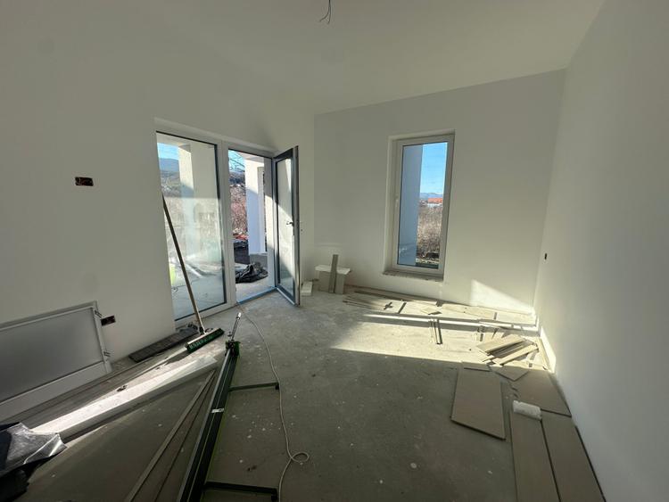 Casa Individuala FINISATA LA CHEIE| 4 camere, 120 mp| zona Valea Popii