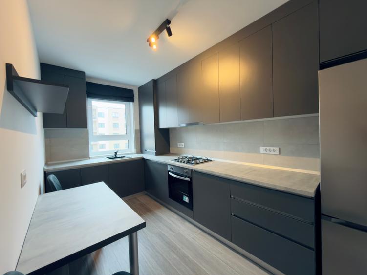 Apartament cu 2 camere de vanzare in zona Tractorul mobilat ,nou in garantie