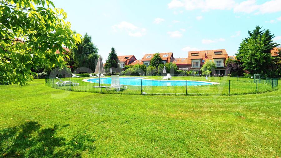 Vilă cu 6 camere in complex cu piscina