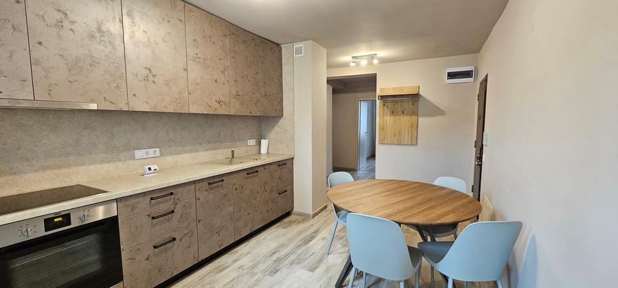Inchiriez apartament de 3 camere situat central-G-ral Magheru, etaj 1
