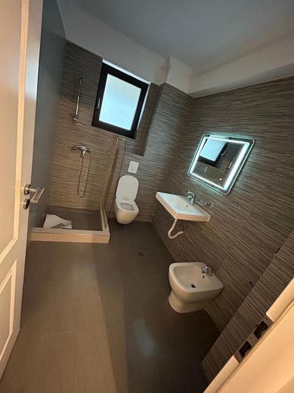 Apartament 2 camere si curte Damaroaia