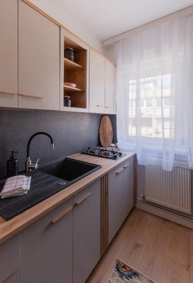 2 camere, Intrare Parcul Cișmigiu, Lângă Conservator , 44 mp ,Renovat integral