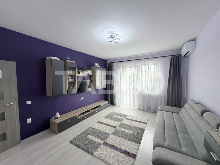 Apartament decomandat 4 camere 110 mp utili parcare privata Sura Mare