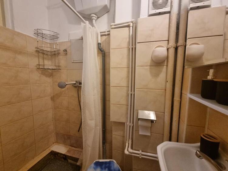 Titan - Baba Novac , Bloc Mixt,  garsoniera
