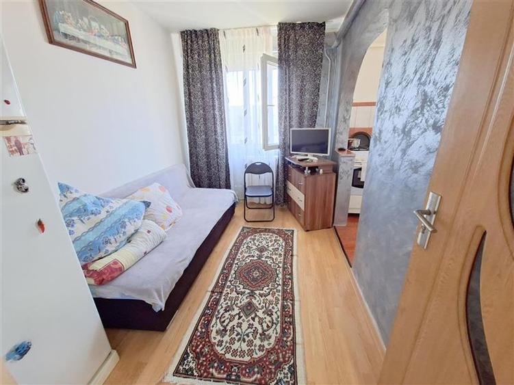 Apartament 3 camere, renovat, mobilat si utilat, zona Cora
