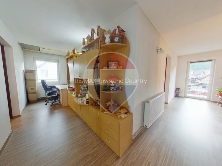 Casă / Vilă cu 4 camere de vânzare - 6
