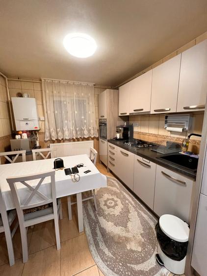 Apartament 4 camere mobilat si utilat-zona buna
