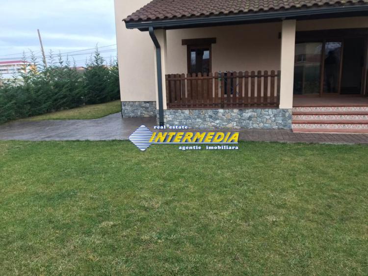Casa de vanzare Alba Iulia CETATE cu 4 dormitoare si living finisata complet