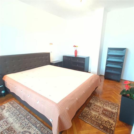 Apartament 4 camere decomandat si 2 balcoane Strand