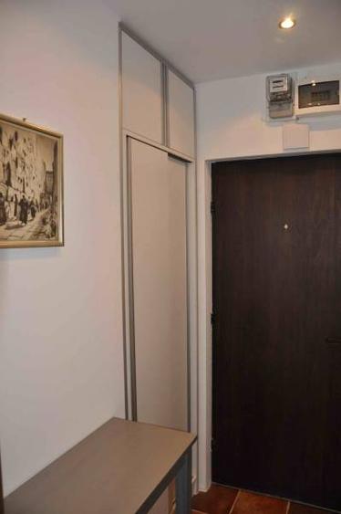 Proprietar inchiriez garsoniera central Banu Manta