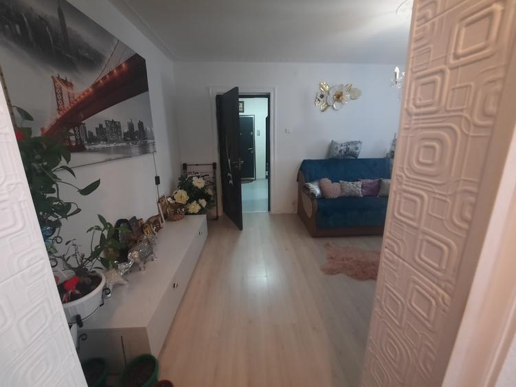 VANZARE 3 CAM MILITARI PIATA GORJULUI