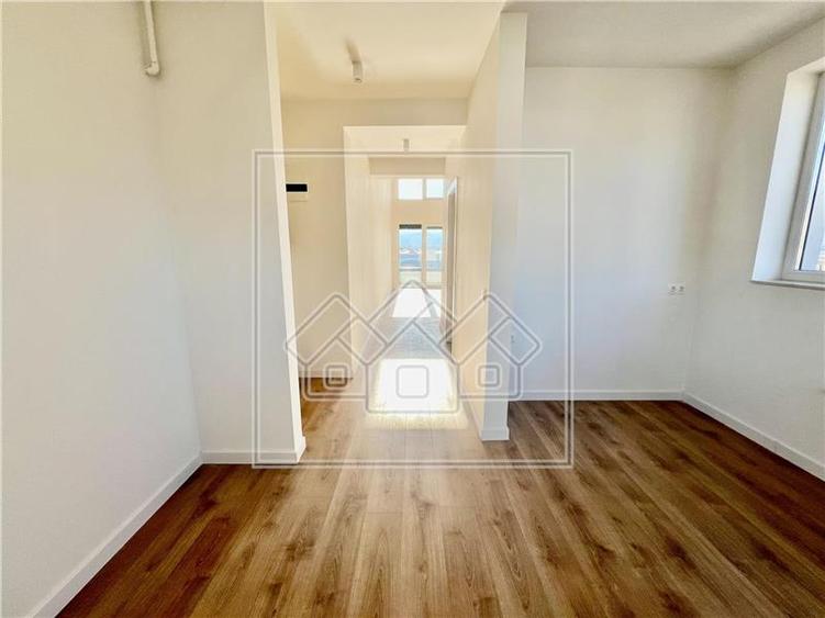 Penthouse 2 camere, bucatarie separata,balcon - mobilat si utilat