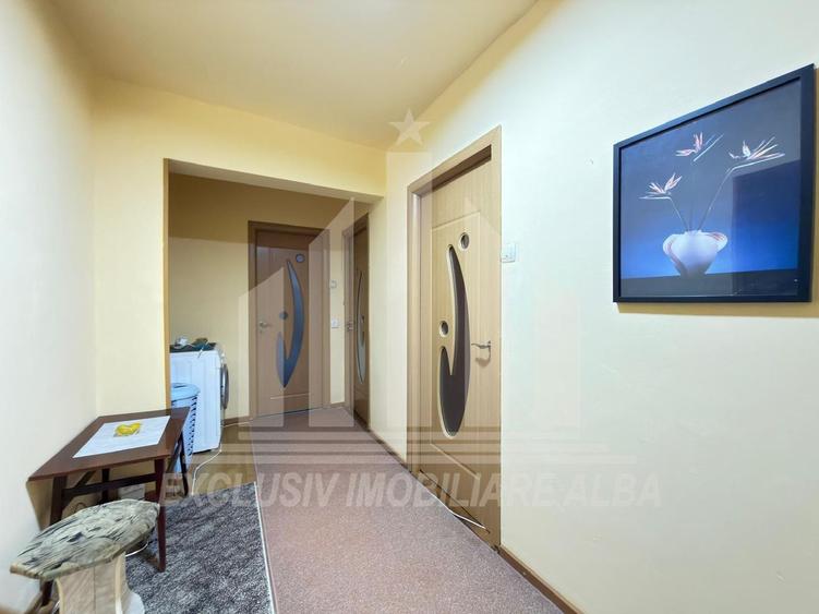 Apartament cu 3 camere | 2 bai | 64 mp | Cetate - Mercur