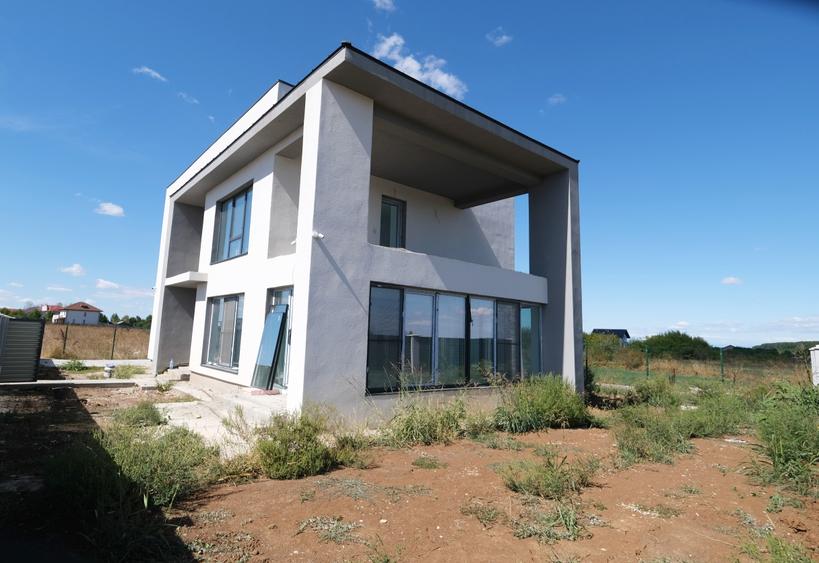 Vanzare vila nou construita P+1 si 700 mp teren in Corbeanca