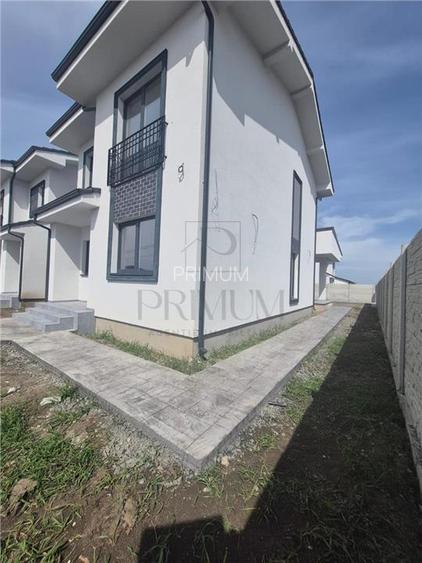 DUPLEX INDIVIDUAL -   Despartit prin camera Tehnica  - bucatarie inchisa -  2 Fr - 3