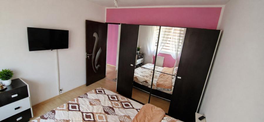 Apartament 3 camere, zona Craiovita Nouă