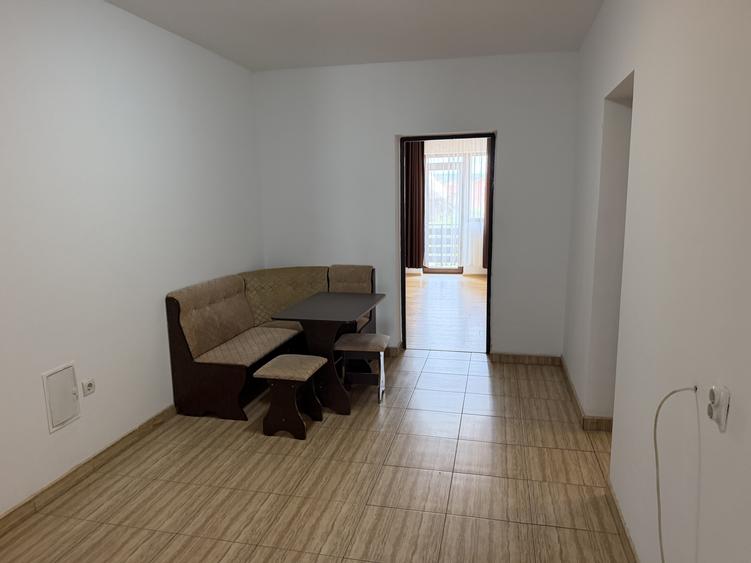 Apartament 2 cam ,balcon , parcare aproape de Shopping City