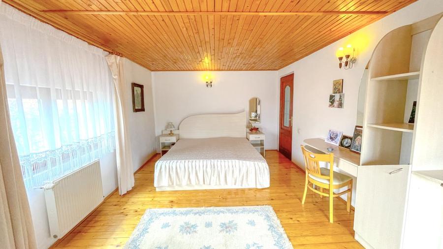 Casa cu garaj si teren de 490 mp in zona de case Bartolomeu-Brasovul Vechi