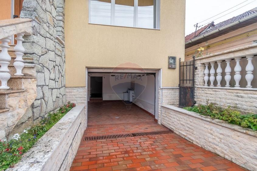 Casa de inchiriat - Gruia - 8 camere - 0 % COMISION