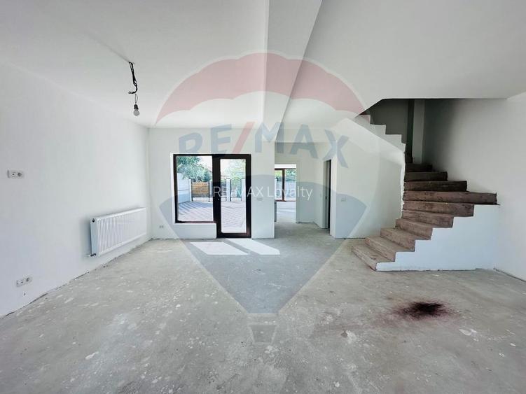 Duplex Elegant P+1E in Crevedia - 8