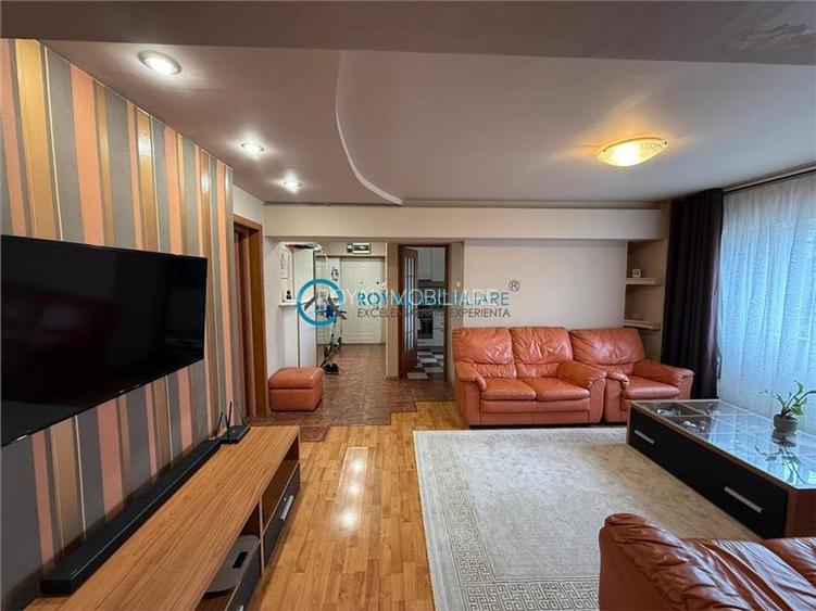 Royal Imobiliare - Vanzare apartament  zona Piata Mihai Viteazu - 2