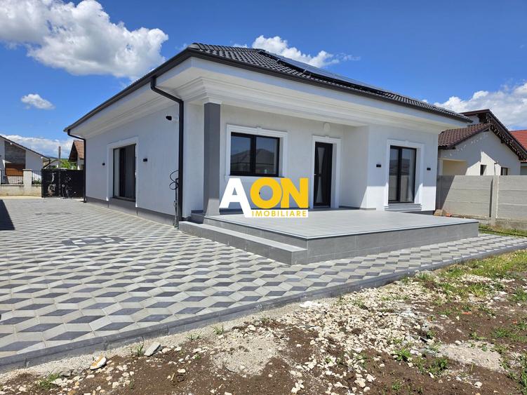 Casă 4 camere, 425 mp teren, panouri solare, cartier Orizont