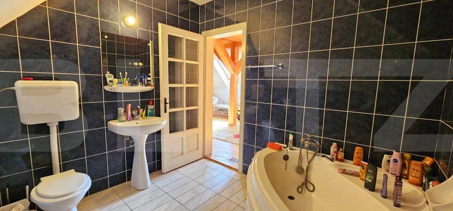 Casă, de vanzare, cu 6 camere, 300 mp, zona semicentrala
