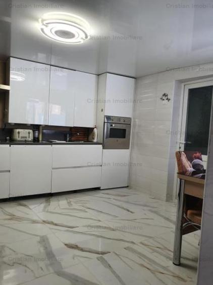 LUX 3 CAMERE zona Ultracentrala Finisaje Moderne 100mp utili