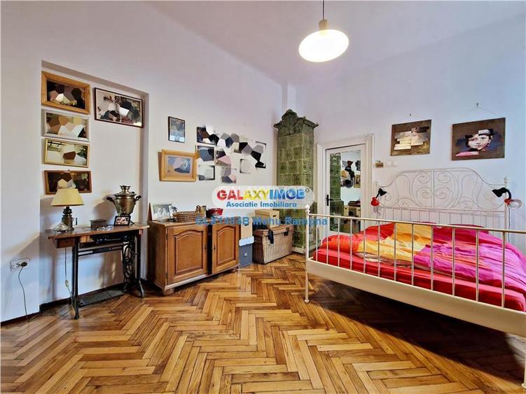 Casa veche renovata, parter+mansarda, curte proprie, Foisorul de Foc