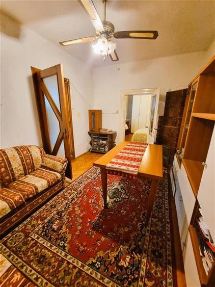 Apartament 4 camere in casa, zona Patria, Central, cu acces auto in curte