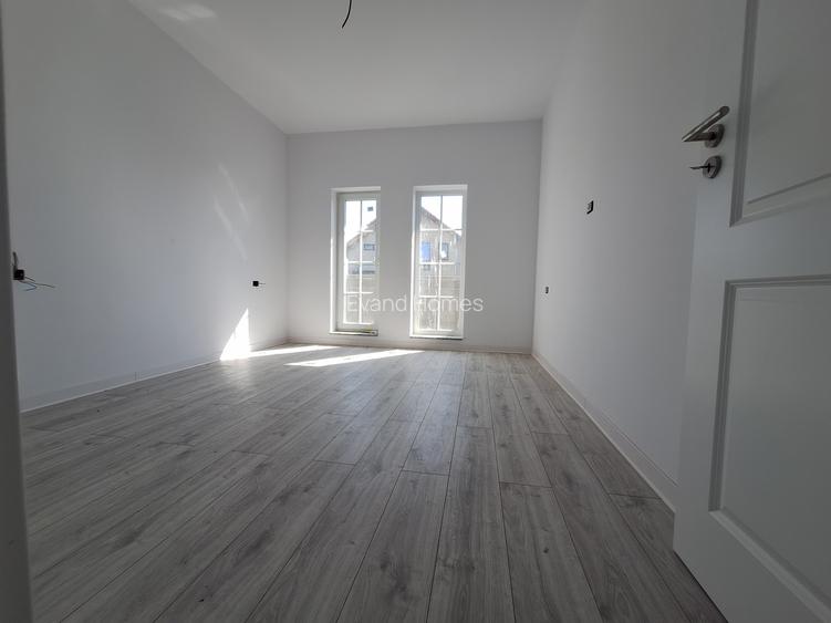 Casa individuala - 70 mp - 3 camere - asfalt - toate utilitatile - Sanandrei - 11