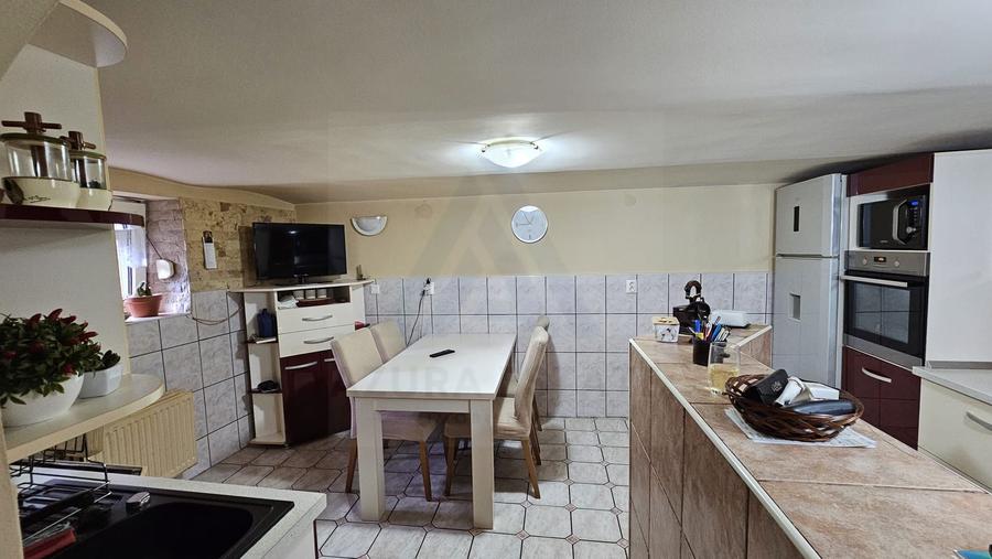 Casa 5 camere 3 bai garaj inchis si teren 700 mp utili in Lazaret