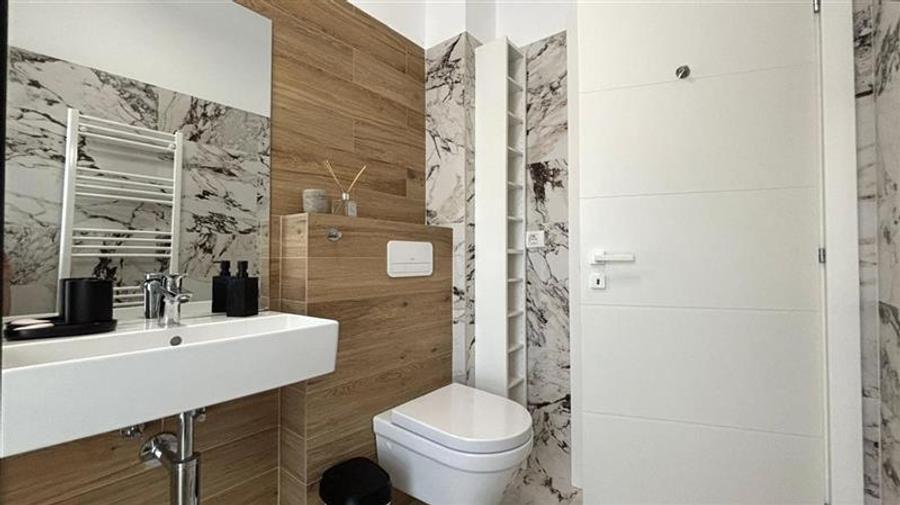 APARTAMENT 2 CAMERE LUMINOS / MOBILAT, UTILAT / BANEASA