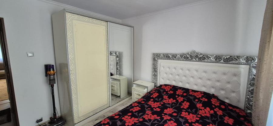 Apartament 3 camere de vanzare