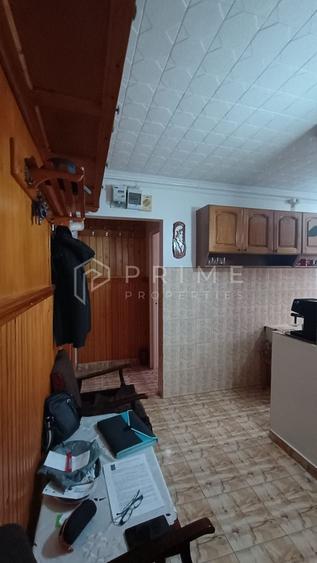 Apartament 3 camere/ Semidecomandat/ Etaj 4/ Zona Dâmbu Pietros