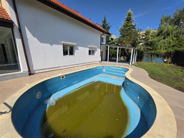 Vila cu piscina - Pipera - 5 camere - 3 bai - 218mp - 900mp teren